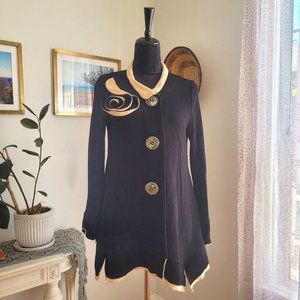 Decorative coat, large buttons and mouldable rose, Beige and Black